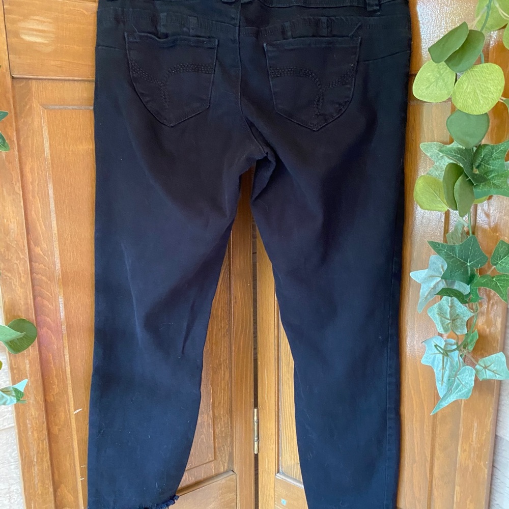 Distressed jeans - Picture 5 of 8